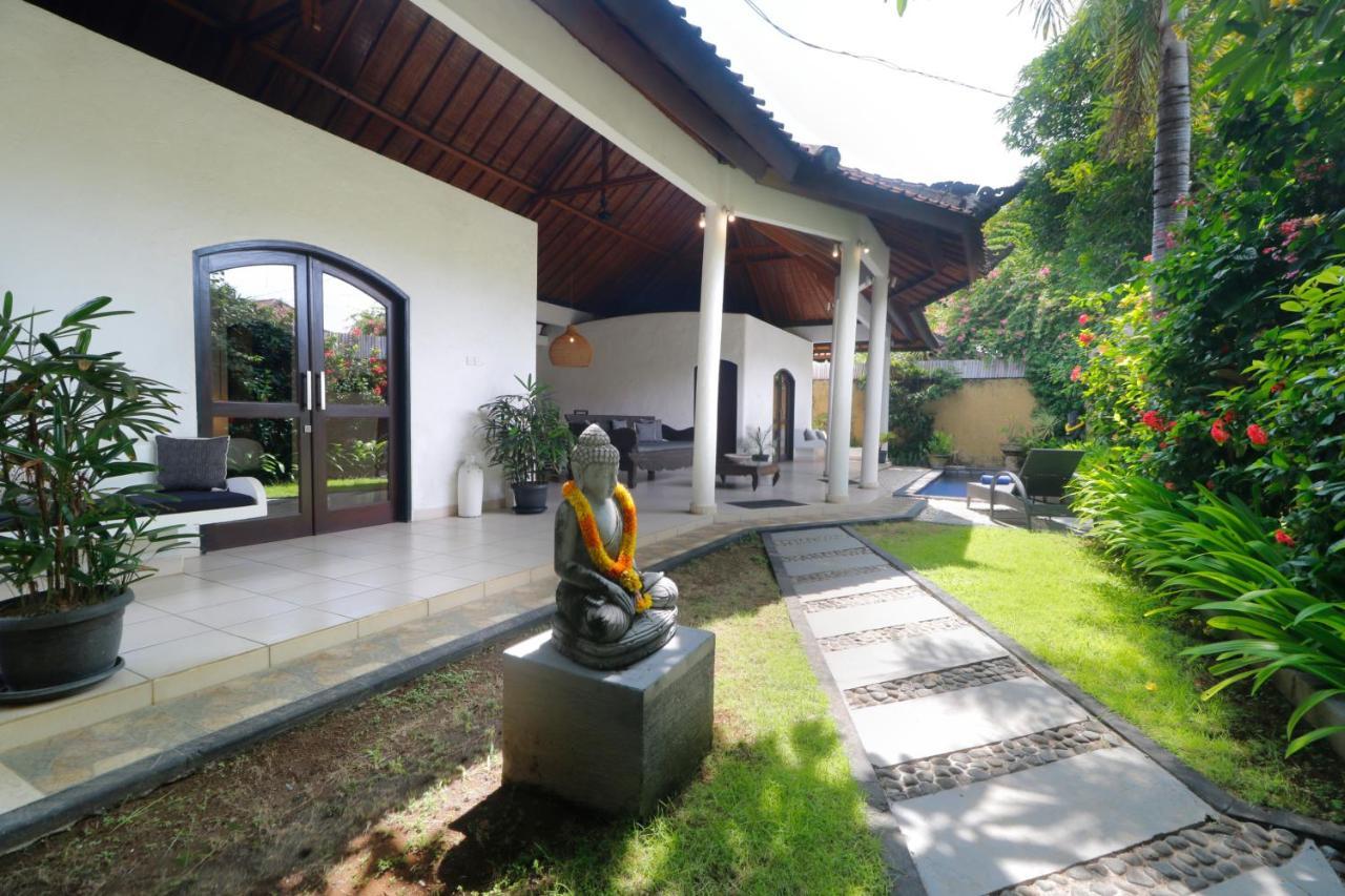 Singgah Villas Seminyak Exterior photo
