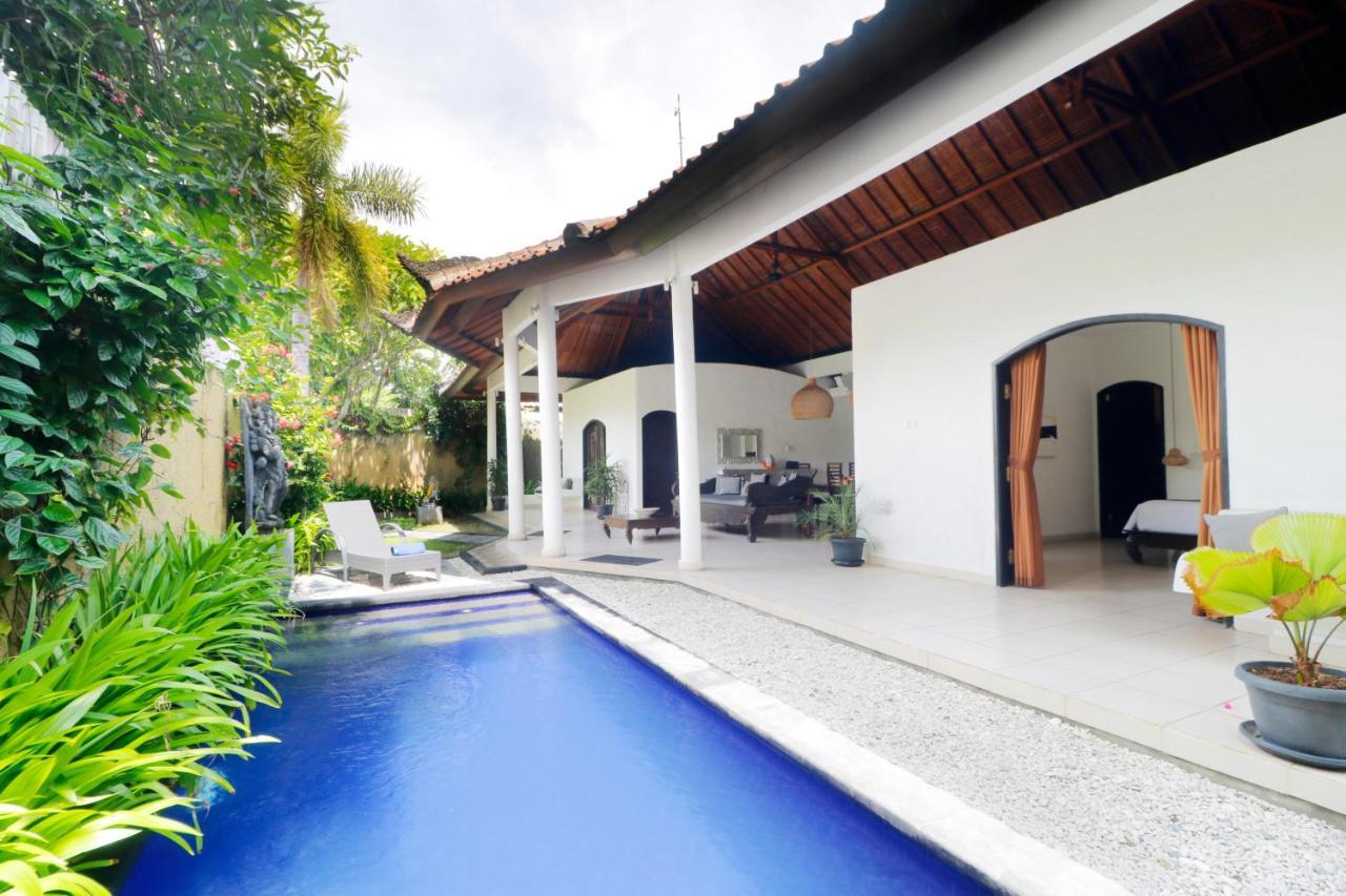 Singgah Villas Seminyak Exterior photo