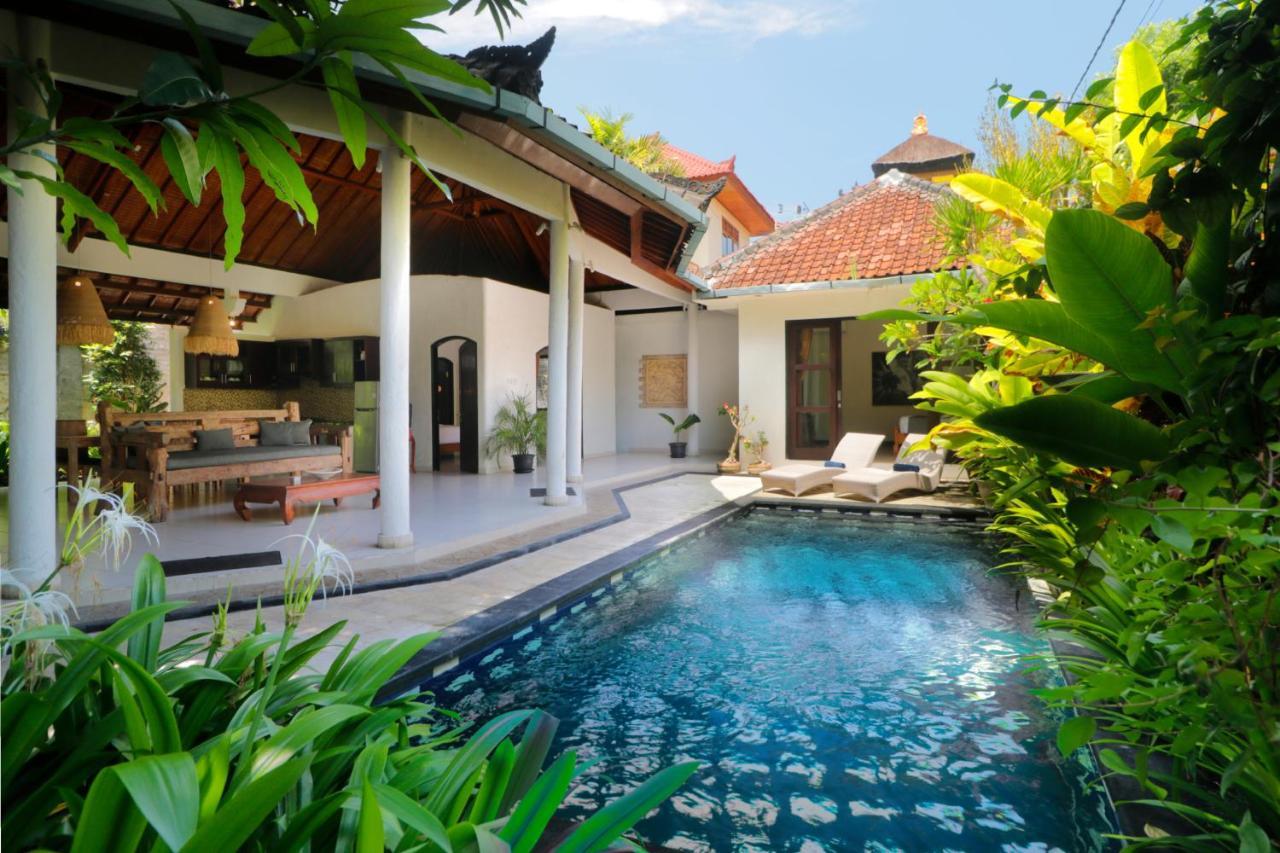 Singgah Villas Seminyak Exterior photo