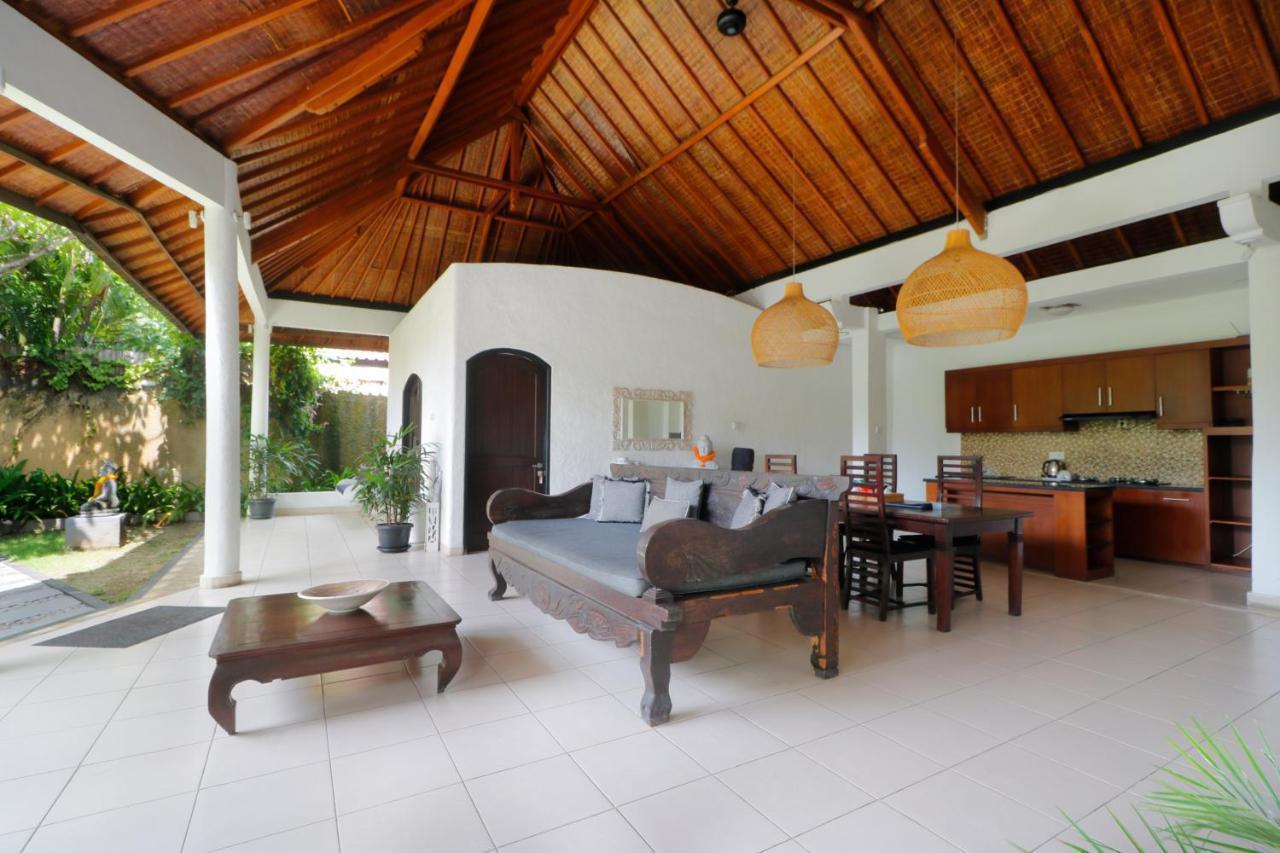 Singgah Villas Seminyak Exterior photo
