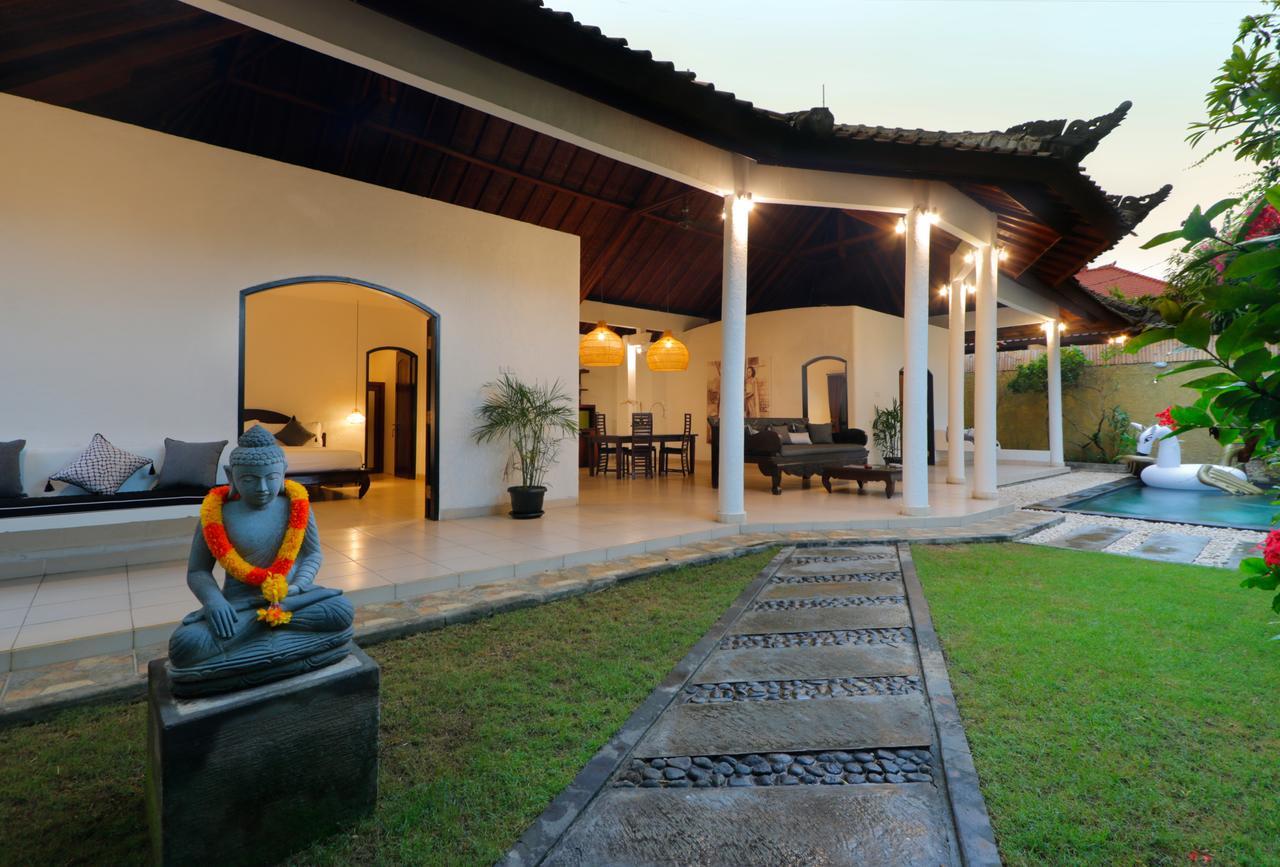 Singgah Villas Seminyak Exterior photo